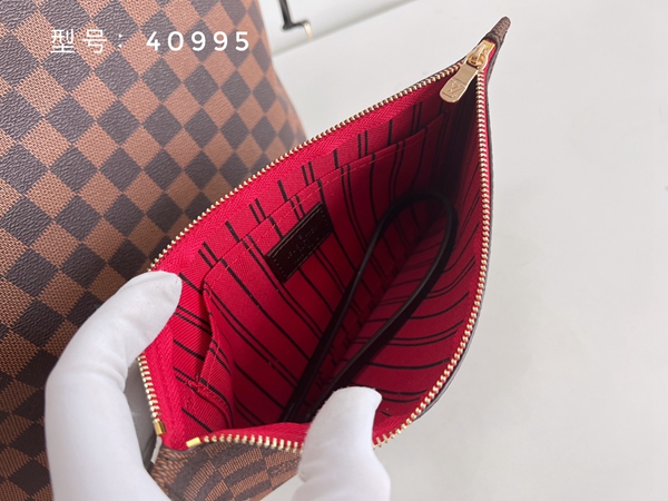 ルイヴィトンバッグ角部分ディテール